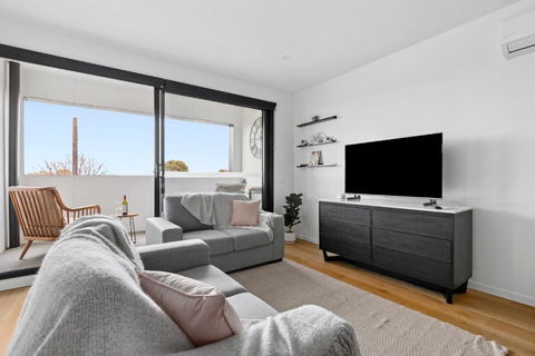 Retreat On Bellerine I 2BR Apartment I Geelong CBD - Accommodation Redcliffe 0