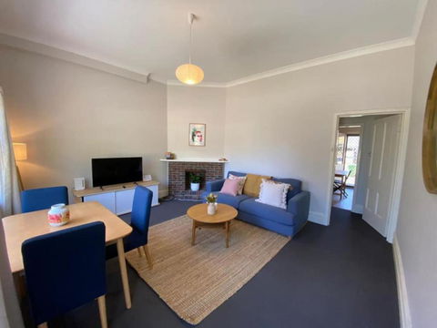 Retro Apt 6 Mins To Victoria Quay - Accommodation Redcliffe 0