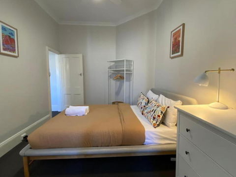Retro Apt 6 Mins To Victoria Quay - Accommodation Redcliffe 2