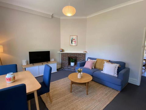 Retro Apt 6 Mins To Victoria Quay - Accommodation Redcliffe 3