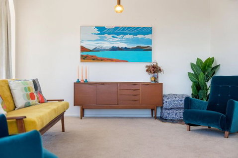 Retro Beach House - Accommodation Redcliffe 2