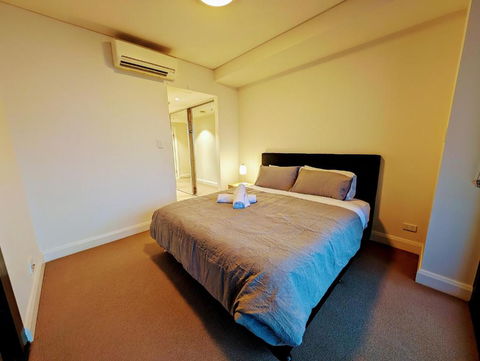 Rhodes Two Bedroom Apartment With Fantastic Water View - Accommodation Redcliffe 1