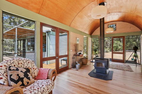 Rikkara Sanctuary 19 Rikkara Avenue Private Retreat - Accommodation Redcliffe 1