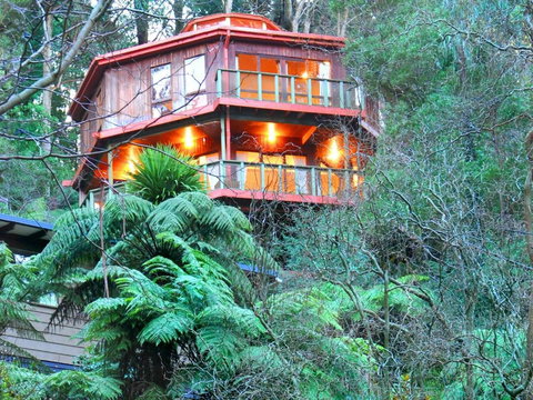 Risehill House - Accommodation Redcliffe 0