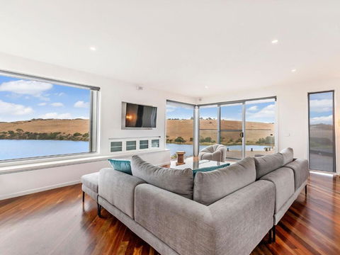 River Reveal - Accommodation Redcliffe 1