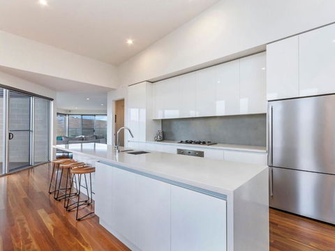 River Reveal - Accommodation Redcliffe 3