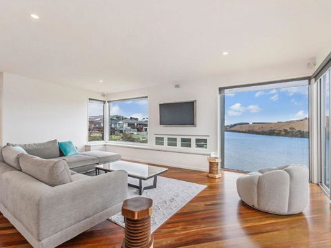 River Reveal - Accommodation Redcliffe 0