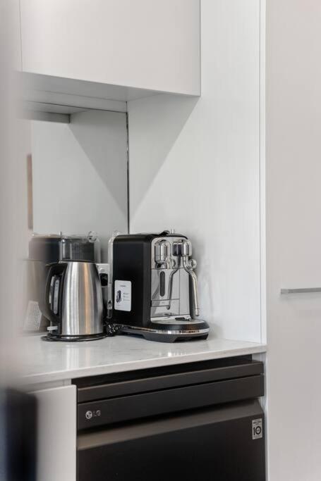 River Torrens Retreat - 2BR, Parking, Wi-Fi - Accommodation Redcliffe 1
