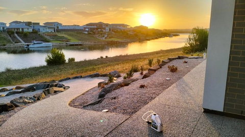 RIVER VIEWS - Accommodation Redcliffe 3