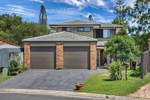 Riverfront Oasis In Elanora - Accommodation Redcliffe 2