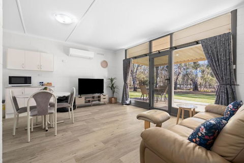 Riversands Rest Accommodation Paringa - Willow Cottage - Accommodation Redcliffe 0