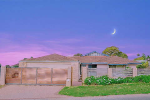 Riverside 5bedrooms Holiday House With Swimming Pool - Accommodation Redcliffe 0