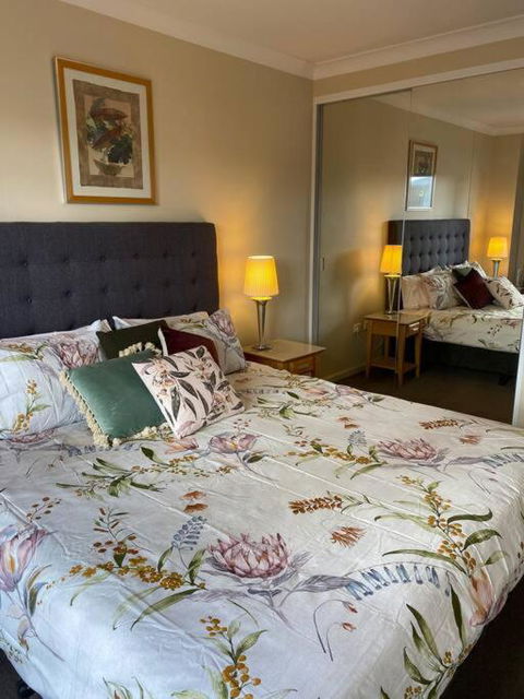 RIVERSIDE CITY VIEW PARKING NETFLIX WIFI WINE FREE - Accommodation Redcliffe 1