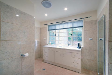 Riverview Boutique Motel - Accommodation Redcliffe 2