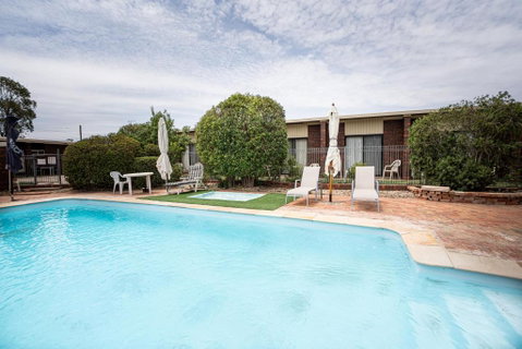Riviana Motel - Accommodation Redcliffe 0