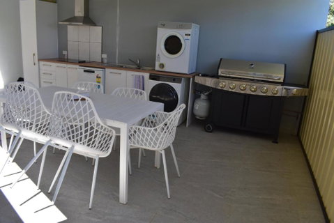 Riviana Motel - Accommodation Redcliffe 2