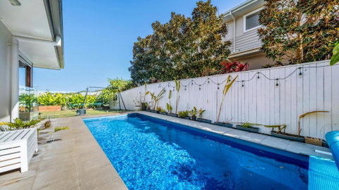 Riviera - Pool & Quick Walk To Centre - Accommodation Redcliffe 1