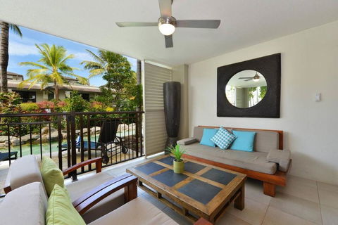 Resort-style Swim Out - A True Tropical Oasis - Accommodation Redcliffe 1