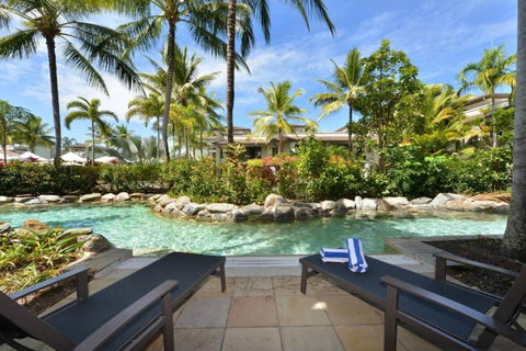 Resort-style Swim Out - A True Tropical Oasis - Accommodation Redcliffe 0