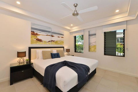 Resort-style Swim Out - A True Tropical Oasis - Accommodation Redcliffe 2