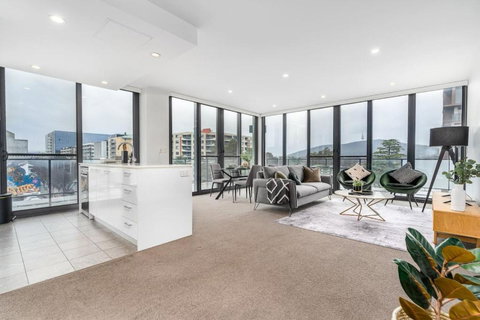 Roomy 2BR 2BA City-Centre Apt - Accommodation Redcliffe 0