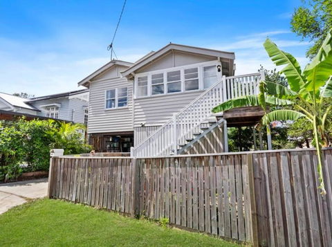 Room In Large Home 6 Min To CBD - Accommodation Redcliffe 0