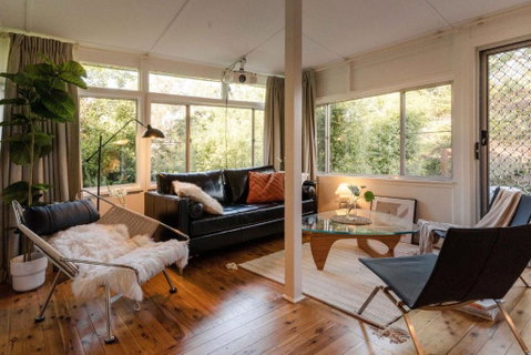 Romantic Garden Cottage With Home Cinema - Accommodation Redcliffe 3