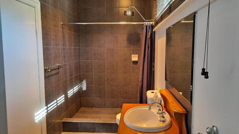 Rosemary Cottage - Accommodation Redcliffe 2