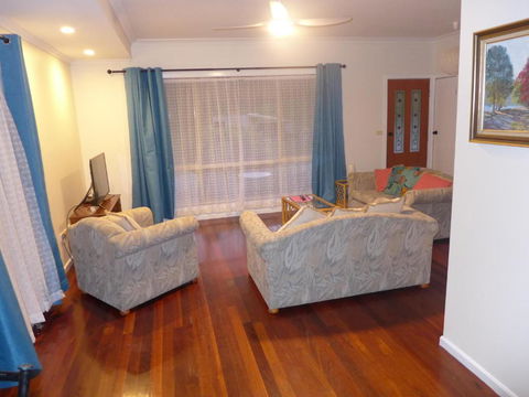 Rural Ambience With Netflix - Accommodation Redcliffe 3