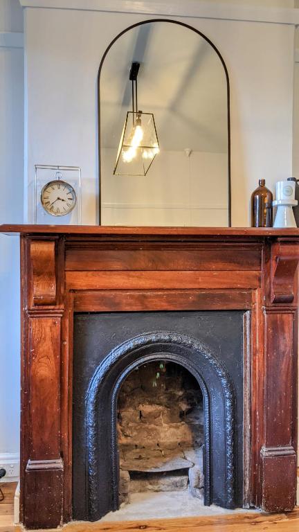 Roseland Cottage - CBD Heritage - Accommodation Redcliffe 1
