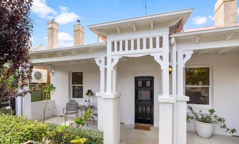 Roseland Cottage - CBD Heritage - Accommodation Redcliffe 0