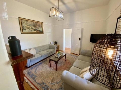 Roseland Cottage - CBD Heritage - Accommodation Redcliffe 2
