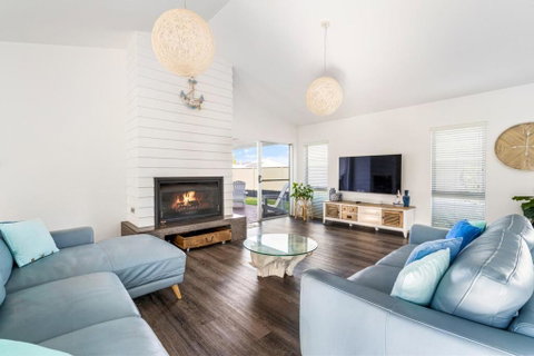 Ryze N Shine I Private Properties - Accommodation Redcliffe 2