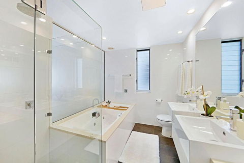 Rockpool No 4 Beachfront Unit - Accommodation Redcliffe 3