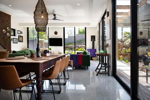 Rocky Hollow - Accommodation Redcliffe 0