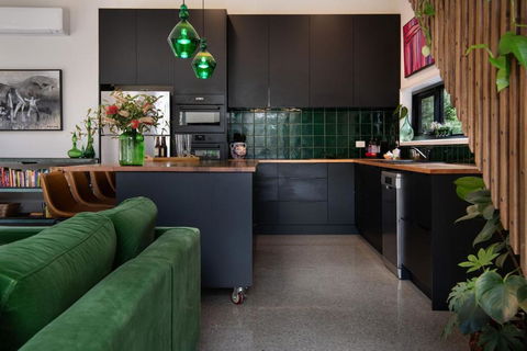 Rocky Hollow - Accommodation Redcliffe 2