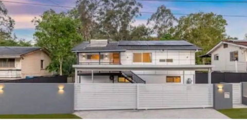 Roger Home - Accommodation Redcliffe 3