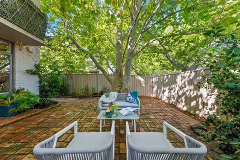 Romantic Retreat With Garden - Accommodation Redcliffe 1