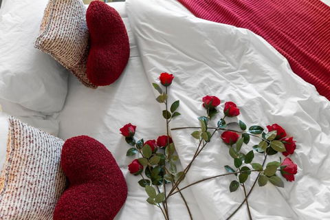 Romantic Retreat With Garden - Accommodation Redcliffe 3