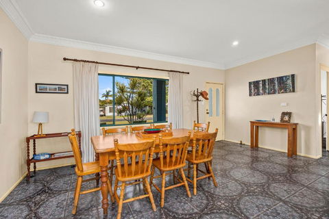Ronnies Cottage - Accommodation Redcliffe 2