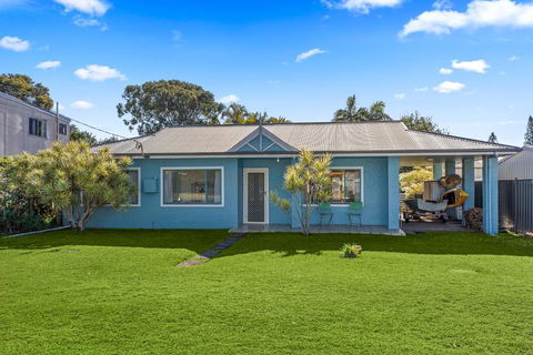 Ronnies Cottage - Accommodation Redcliffe 0