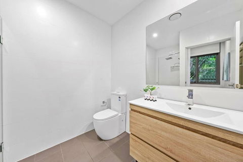 Rooftop 2 Bed Apt With Terrace At Newtown MHS - Accommodation Redcliffe 2