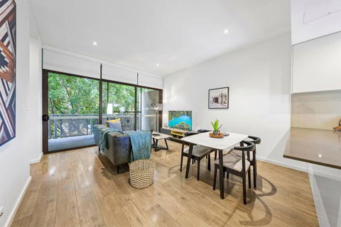 Rooftop 2 Bed Apt With Terrace At Newtown - Accommodation Redcliffe 1