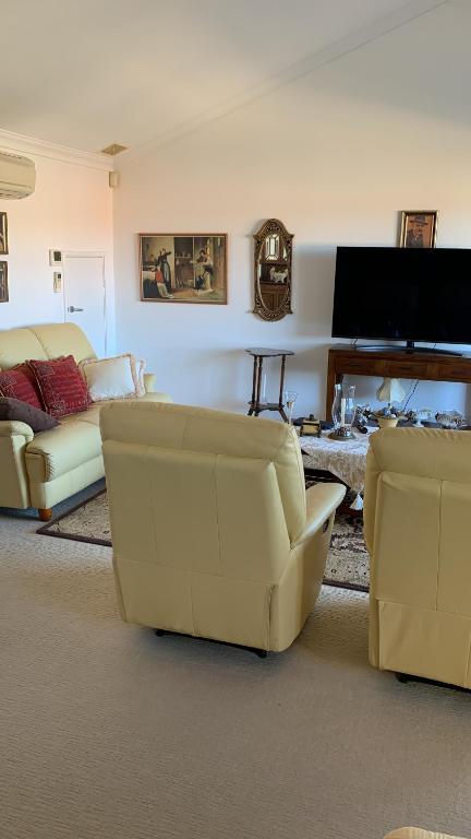 Room With A View - Accommodation Redcliffe 2