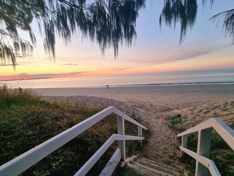 Rosalynda- Luxury Beachfront 3 BR Townhouse - Accommodation Redcliffe 0