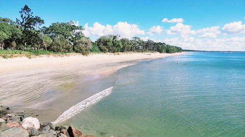 Rosalynda- Luxury Beachfront 3 BR Townhouse - Accommodation Redcliffe 1