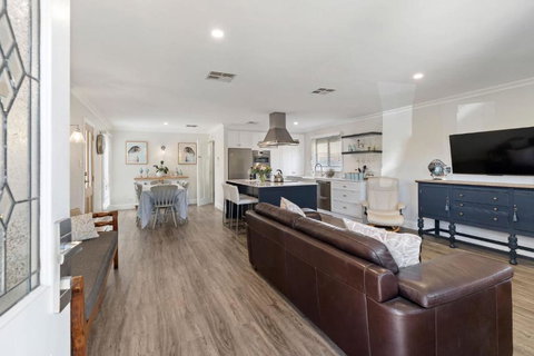 Rose Cottage 3B Hutchinson St Goolwa - Linen Included - Accommodation Redcliffe 2