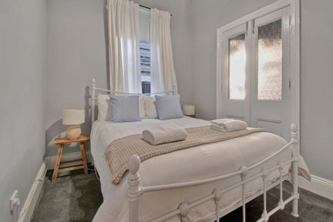 Rose Cottage - Stroll To CBD, Leafy Setting - Accommodation Redcliffe 2