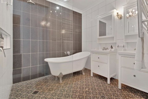 Rose Cottage - Stroll To CBD, Leafy Setting - Accommodation Redcliffe 3