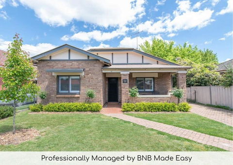 Rose Hill On Hamer, 1940s Charming Cottage Near Cook Park - Accommodation Redcliffe 0